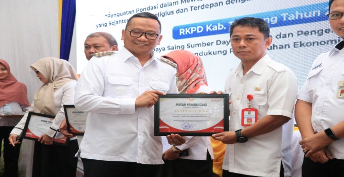 Inspektorat terima penghargaan atas Capaian Sasaran Strategis RB Tindak Lanjut Rekomendasi BPK