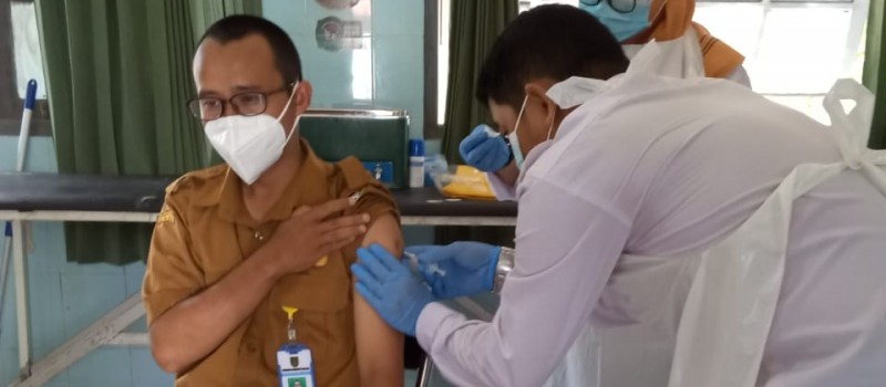 Vaksinasi COVID-19 dilingkungan Kecamatan Jaro