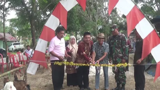 Desa Kambitin Raya Resmikan Pasar Hewan, Permudah Pemasaran Ternak Warga