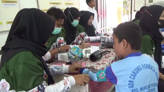 Pantau Kesehatan Anak Sekolah, Puskesmas Mabuun Gelar PKG di SDN Cakung Permata