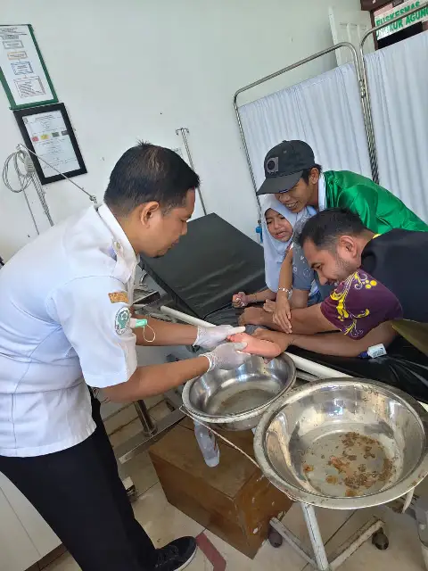 Pelayanan Cepat IGD Puskesmas Mungkur Agung Tangani Pasien Tertusuk Paku