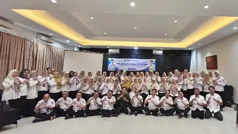 Petugas Layanan Dinas Sosial P3AP2KB Tabalong Ikuti Pelatihan Public Speaking