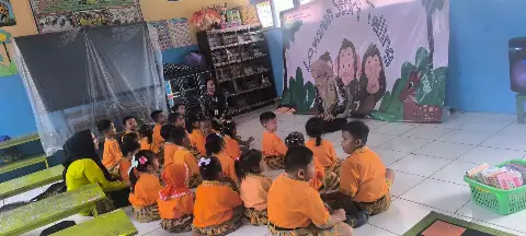 DISPERSIP Tabalong Hadirkan Kegiatan Story Telling di TK Negeri Puri Ayu Desa Saradang untuk Menanamkan Budaya Gemar Membaca Sejak Usia Dini