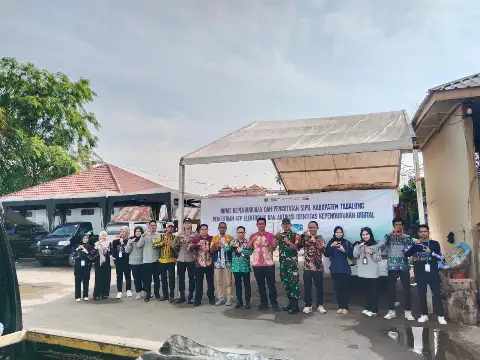 Penertiban KTP Elektronik dan aktivasi Identitas Kependudukan Digital (IKD) di Pasar Kelua
