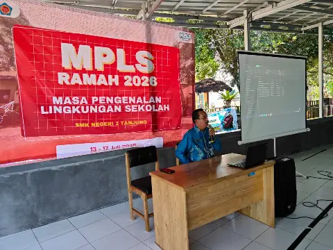 Disnaker Tabalong Berikan Wawasan Dunia Kerja kepada Siswa Baru SMKN 2 Tanjung dalam MPLS 2026