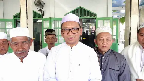 Ikuti Sholat Jumat di Masjid At-Taubah, Bupati Tabalong Jalin Silaturahmi Bersama Warga Pasar Lama
