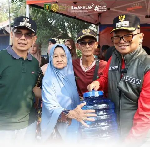 Hadapi Kemarau Panjang Pemkab Tabalong Salurkan 4.000 Liter Air Siap Minum