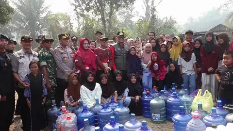 Kekeringan 1,5 Bulan, Bantuan Air Siap Minum Ringankan Warga Padangin Tanta