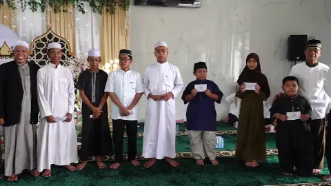 Peringati Maulid Nabi, Pengurus Masjid Al-Ikhlas Berbagi Kebahagiaan Santuni Anak Yatim