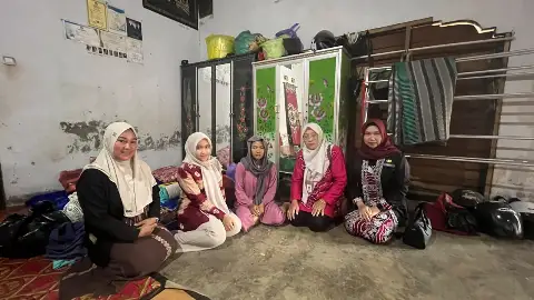 Hadir di Tengah Duka, PUSPAGA Bunga Tanjung Berikan Pendampingan Psikologis bagi Keluarga Korban Kebakaran  Di Desa Garagata