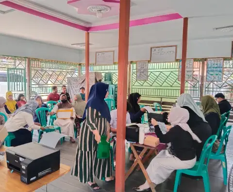 Jemput bola di Desa Seradang, Kecamatan Haruai
