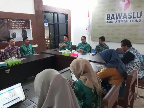 Bawaslu dan Diskominfo Tabalong Perkuat Kolaborasi Keterbukaan Informasi Publik dan Pengelolaan Media Sosial