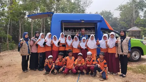 Jemput Bola Tingkatkan Minat Baca, Dispersip Tabalong Hadirkan Mobil Perpustakaan Keliling di SDN Tamunti