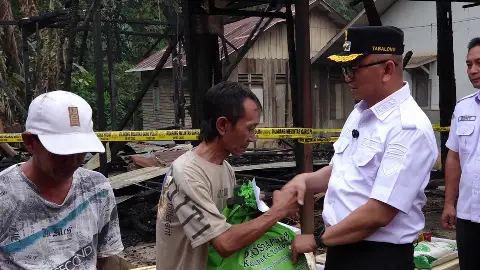 Pasca Kebakaran di Kapar, Haji Fani Turun Langsung Serahkan Bantuan