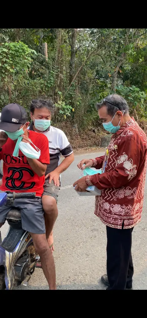 Puskesmas Ribang Bagikan Masker kepada Masyarakat sebagai Upaya Pencegahan Dampak Karhutla dan ISPA