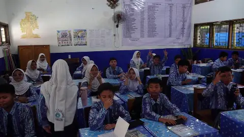 Dua Jenis Seragam Gratis untuk Siswa, Orang Tua Bisa Bernapas Lega!