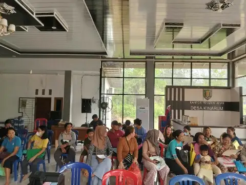  Jemput bola di Desa Kinarum, Kecamatan Upau