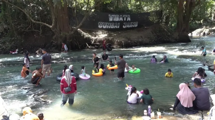 Wisata Sungai Jaing